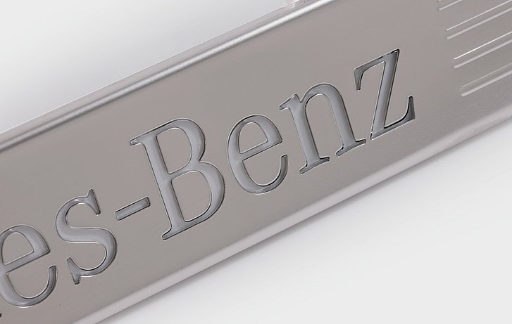 [Translate to USA:] Backlit Automotive Door Threshold